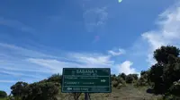 Papan petunjuk arah di salah satu jalur pendakian gunung Merbabu. (foto: liputan6.com/edhie)