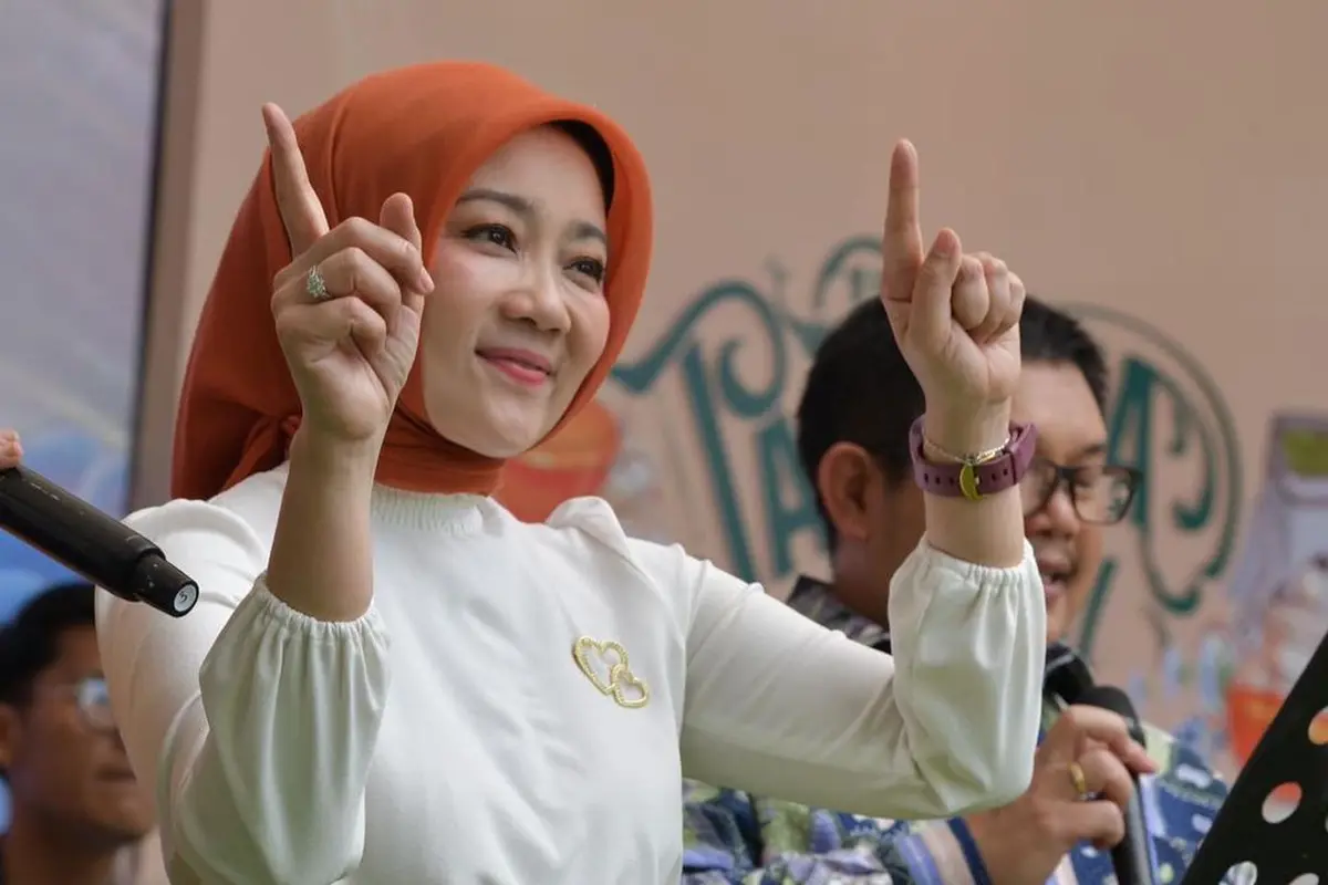 Atalia Praratya dan Melly Goeslaw