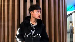 Kisah Robbi Aidil Muttaqin Bangun Karier sebagai Fashion Model hingga Viral