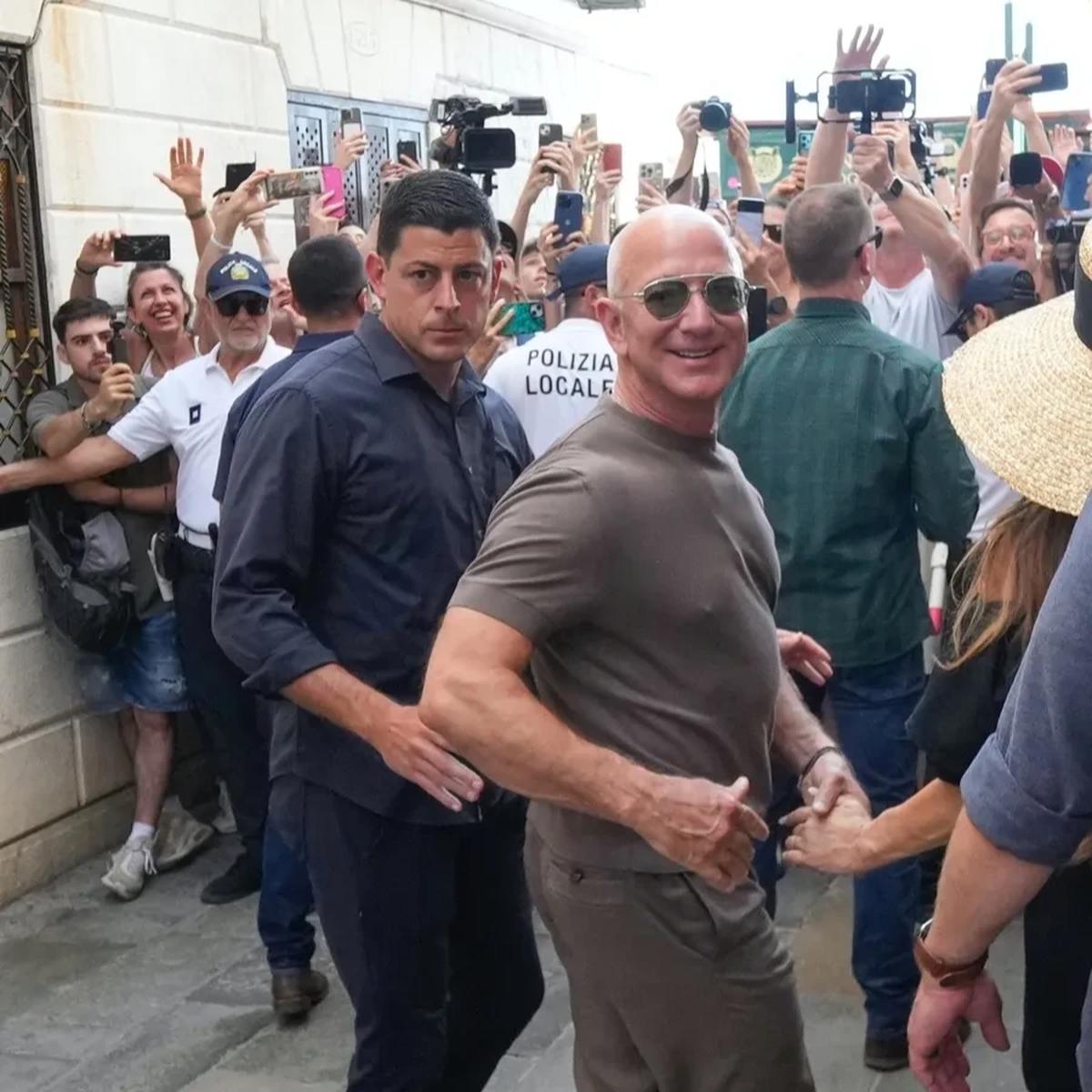 Jeff Bezos and Lauren Sanchez