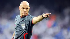 British referee Howard Webb gestures during the Euro 2008 Championships Group D match Greece vs. Spain on June 18, 2008 at the Wals-Siezenheim stadium in Salzburg. AFP PHOTO/JOE KLAMAR