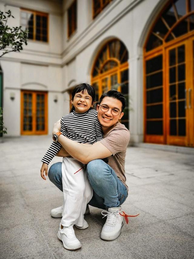 6 Potret Irwansyah Momong Hawwa Buah Hati Shireen Sungkar, Bak Anak Kandung