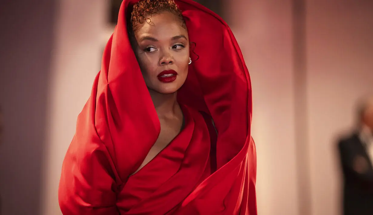 Tessa Thompson dalam Venice Film Festival 2022. (Foto: Vianney Le Caer/Invision/AP)