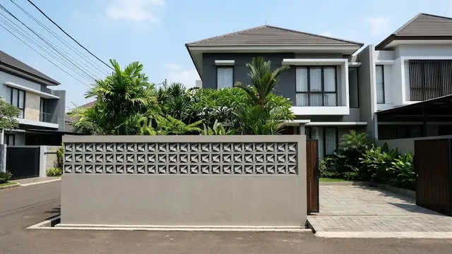 Pagar Tembok dengan Roster Beton