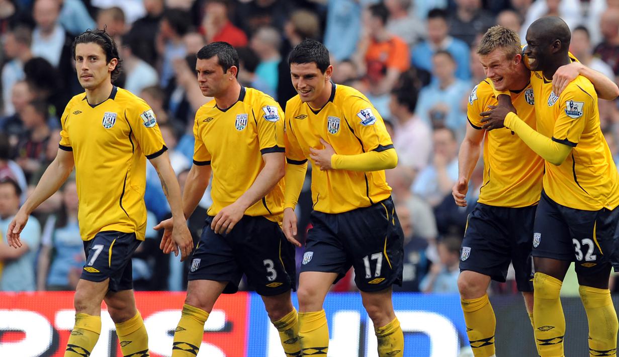 <p>West Bromwich Albion. Pada musim 2007/2008 Sunderland berhasil menjuarai Divisi Championship dan promosi ke Premier League 2008/2009 bersama dua klub lainnya, Stoke City dan Hull City. Di akhir musim 2008/2009 West Bromwich Albion terdegradasi kembali ke Divisi Championship usai menjadi juru kunci klasemen dengan mengoleksi 32 poin, hasil dari 8 kali menang, 8 kali imbang dan 22 kali kalah. Dua klub promosi lainnya, Stoke dan Hull masing-masing menempati posisi ke-12 dan ke-17. (AFP/Paul Ellis)</p>