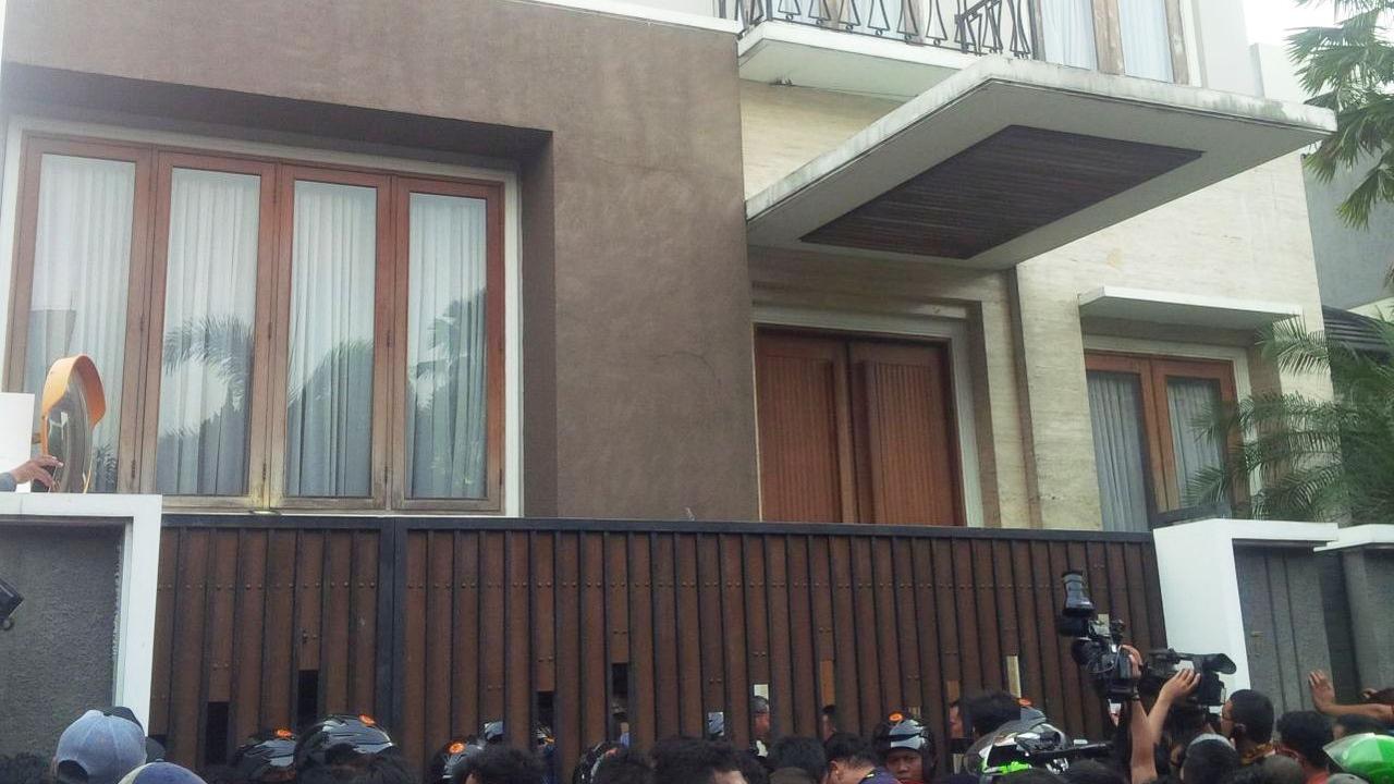 20160903-penyanderaan-jakarta-pondok indah rumah