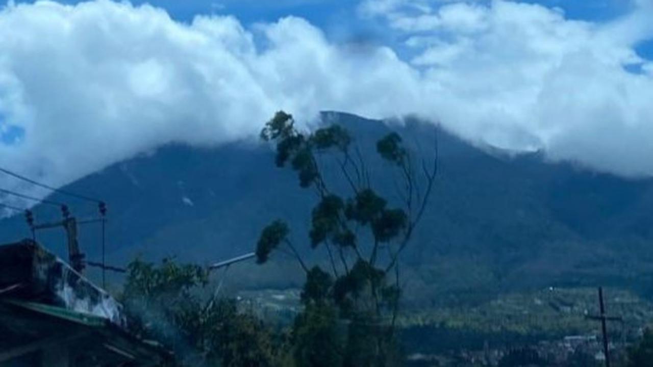 Siaga! Gunung Gede Pangrango Alami Peningkatan Aktivitas Gempa, Pendakian Ditutup