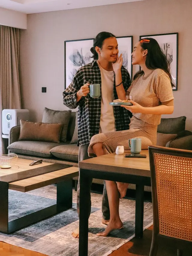 6 Potret Mesra Conchita Caroline dan Krishnamurti Rajasa, Bak Pasangan ABG
