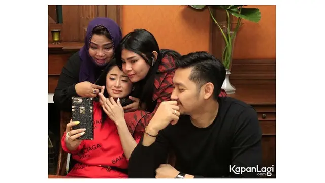 Dewi Perssik dan Rosa Meldianti berdamai, Ini 7 Momen Kebersamaanya