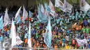 Buruh dari berbagai elemen berkumpul di GBK, Jakarta, Minggu (1/5) GBK merupakan titik kumpul para Buruh dalam penyampaian aspirasi buruh saat Perayaan Buruh Internasional. (Liputan6.com/Helmi Afandi)