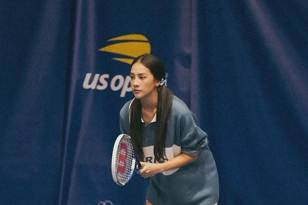 8 Gaya Sporty Anya Geraldine Jadi Atlet Profesional Main Tenis di US Open 2022