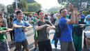 Peserta melakukan tarian Flashmob dalam kegiatan Pawai Tolak Plastik Sekali Pakai di Lapangan Aspirasi Monas, Jakarta, Minggu (21/7/2019). Pawai bebas plastik ini akan menjadi aksi terbesar di Indonesia untuk menolak penggunaan plastik sekali pakai. (Liputan6.com/Immanuel Antonius)