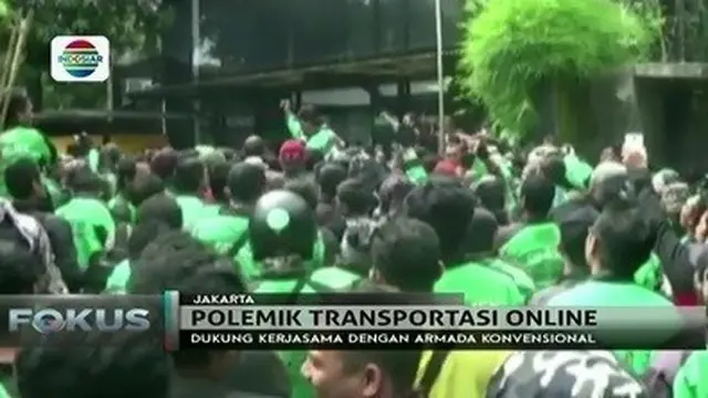 Pemerintah menggelar rapat terbatas soal polemik transportasi online pada Selasa (18/7) di Istana Kepresidenan.