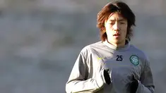 Celtic's Japanese midfielder Shunsuke Nakamura in a training session in Lennoxtown, Scotland, on December 9, 2008 ahead of their UEFA Champions League match against Villarreal on December 10 in Glasgow. AFP PHOTO/PAUL ELLIS