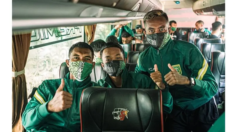 Berangkat ke Jakarta, Ini 6 Potret Punggawa Persebaya saat di Bus