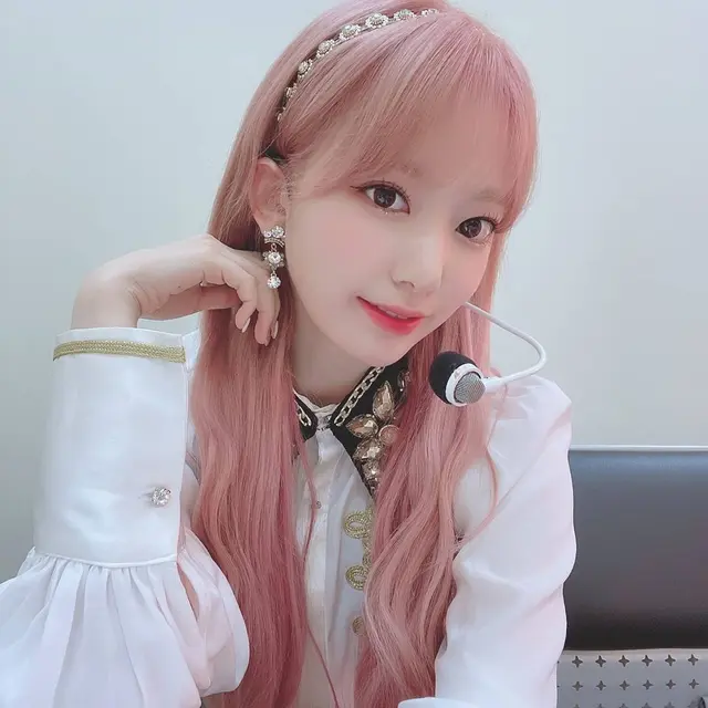 Miyawaki Sakura. (Instagram/ official_izone)