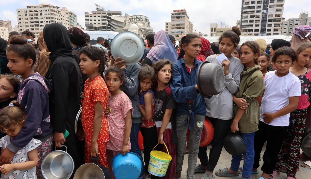 Perserikatan Bangsa-Bangsa (PBB) memperingatkan, ribuan bayi Palestina di Gaza bisa meninggal dalam beberapa hari tanpa makanan dan bantuan medis segera. (Omar AL-QATTAA/AFP)