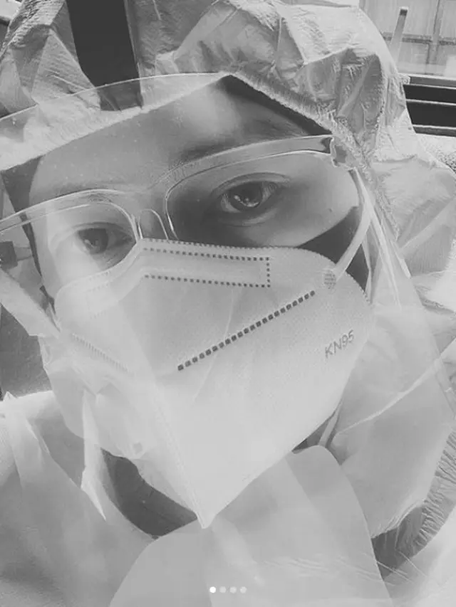 Nina Zatulini saat merawat suami dan anaknya