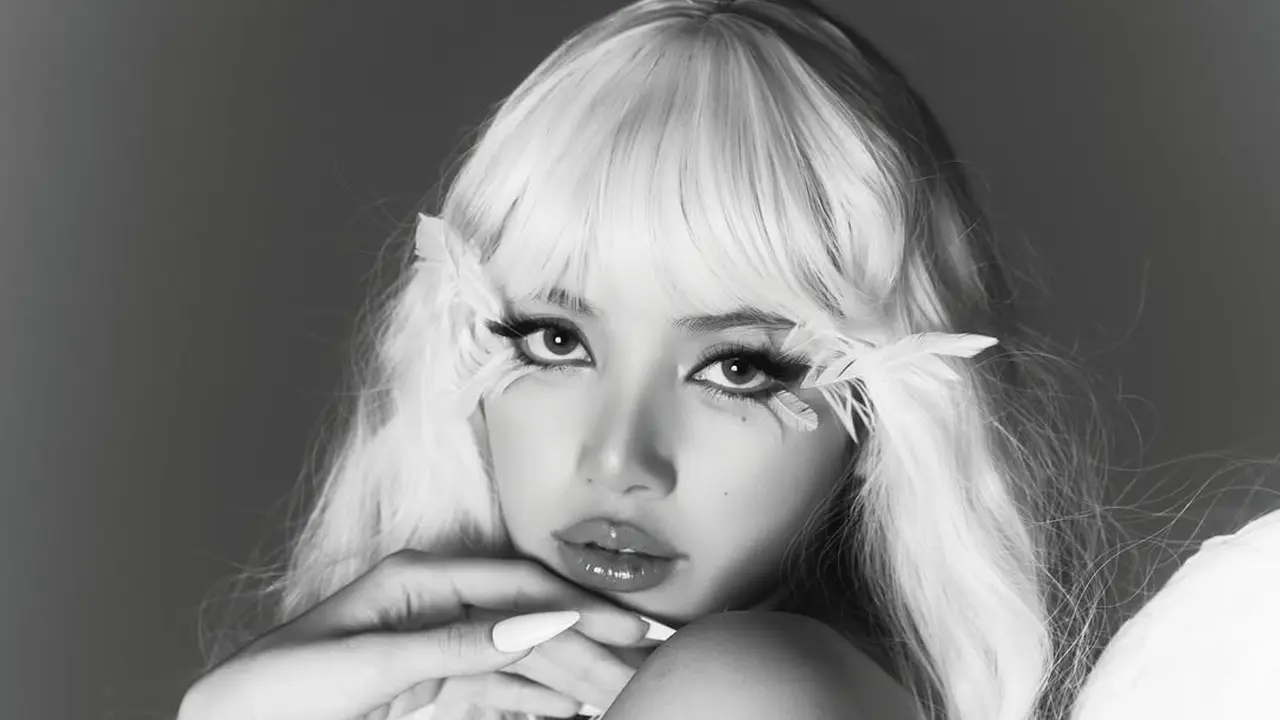 Lisa BLACKPINK Berdandan Jadi Cupid Penggoda di Hari Valentine 2026, Pasang Sayap di Punggung