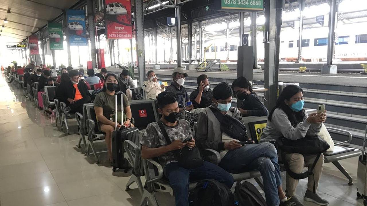 Ilustrasi foto para penumpung KA