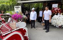 Ulang Tahun, Jokowi Bagi-Bagi Sembako dan Bingkisan ke Ratusan Penarik Becak di Rumahnya