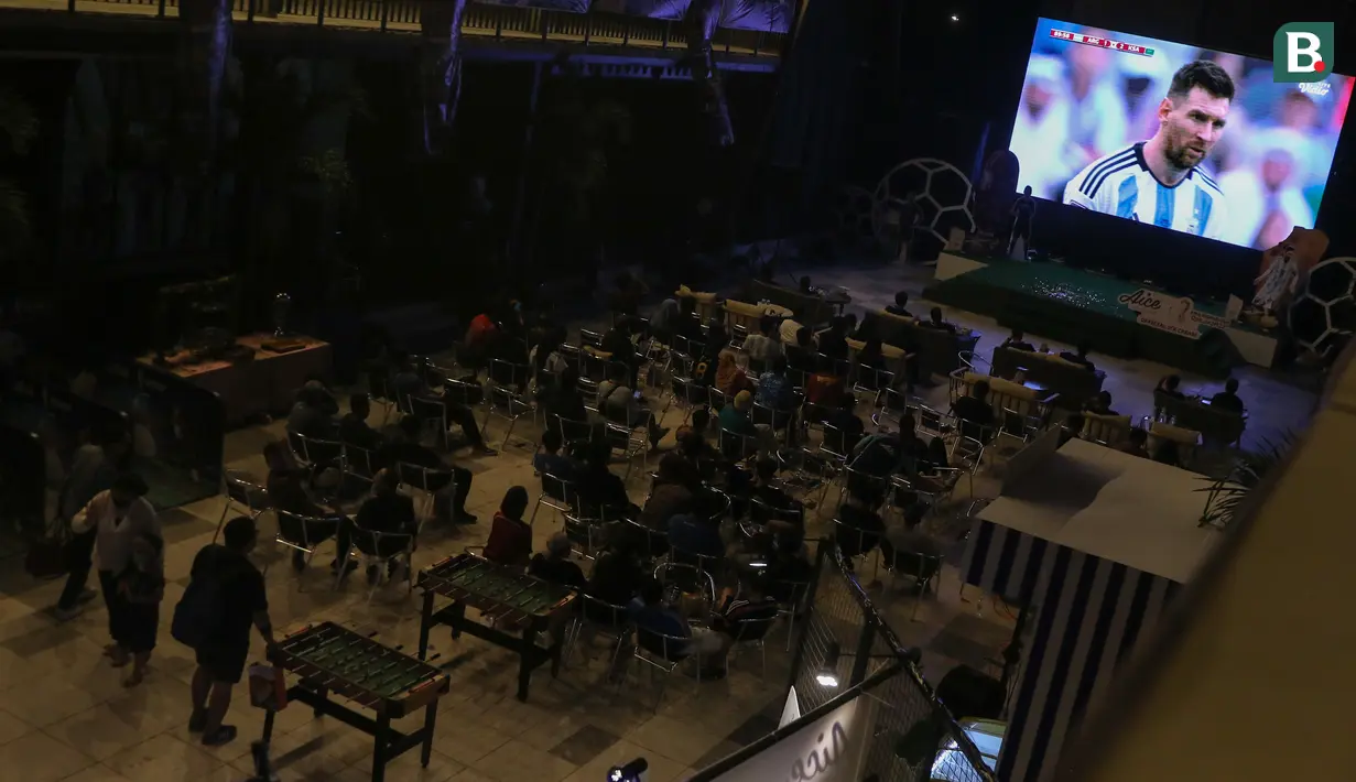 <p>Suasana nonton bareng Piala Dunia 2022 antara Argentina melawan Arab Saudi saat peluncuran baru produk Aice di Asthana Kemang, Jakarta Selatan, Selasa (22/11/2022). (Bola.com/Bagaskara Lazuardi)</p>