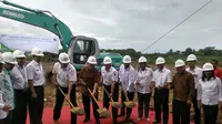 Peletakan batu pertama pembangunan Pembangkit Listrik Tenaga Sampah di Bantar Gebang. (Liputan6.com/Fernando Purba)