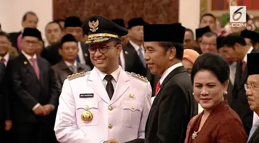 Presiden Jokowi melantik Anies Baswedan di Istana Negara. Sebelumnya, Jokowi pernah melantik Anies sebagai Menteri Pendidikan.