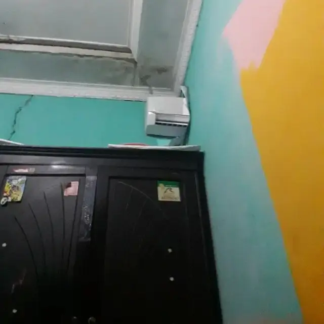 6 Potret Cara Berbagi AC Ini Kocak Banget, Hawa Dinginnya Dibagi Dua