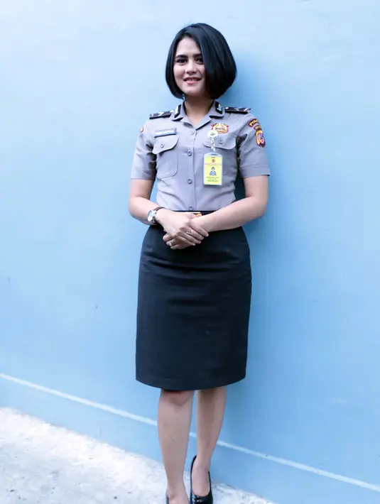 Sejak kecil Bripda Ismi Aisyah bercita-cita menjadi anggota kepolisian. Kesan gagah dengan seragam plus atribut polisi, membuat Ismi tertarik menjadi anggota kepolisian. (Deki Prayoga/Bintang.com)
