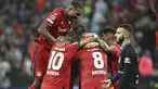Gelandang Bayer Leverkusen Robert Andrich (tengah) berselebrasi dengan timnya setelah mencetak gol pembuka untuk timnya ke gawang Atletico Madrid dalam matchday kedua Grup B Liga Champions di BayArena, Rabu (14/9/2022) dini hari WIB. Bertandang ke markas Bayer Leverkusen, Atletico Madrid tumbang dengan skor 0-2. (Photo by Sascha Schuermann / AFP)