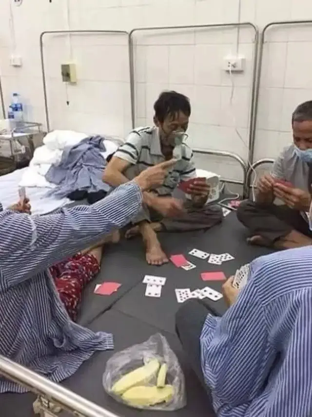 10 Tingkah Nyeleneh Waktu Jenguk Orang Sakit Ini Bikin Geleng Kepala