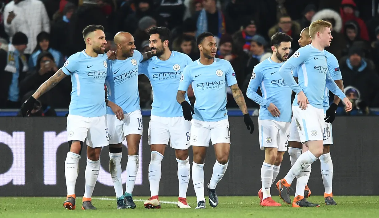 Pemain Manchester City merayakan gol Ilkay Gundogan (ketiga kiri) ke gawang FC Basel pada leg pertama babak 16 besar Liga Champions di St. Jakob Park, Rabu (14/2). Manchester City memborong 4 gol tanpa balas di kandang FC Basel. (SEBASTIEN BOZON/AFP)