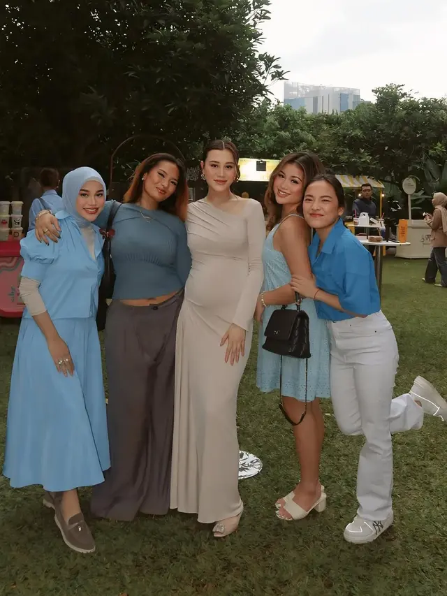 8 Potret Tamu Artis di Gender Reveal Aaliyah Massaid, Mahalini Curi Perhatian