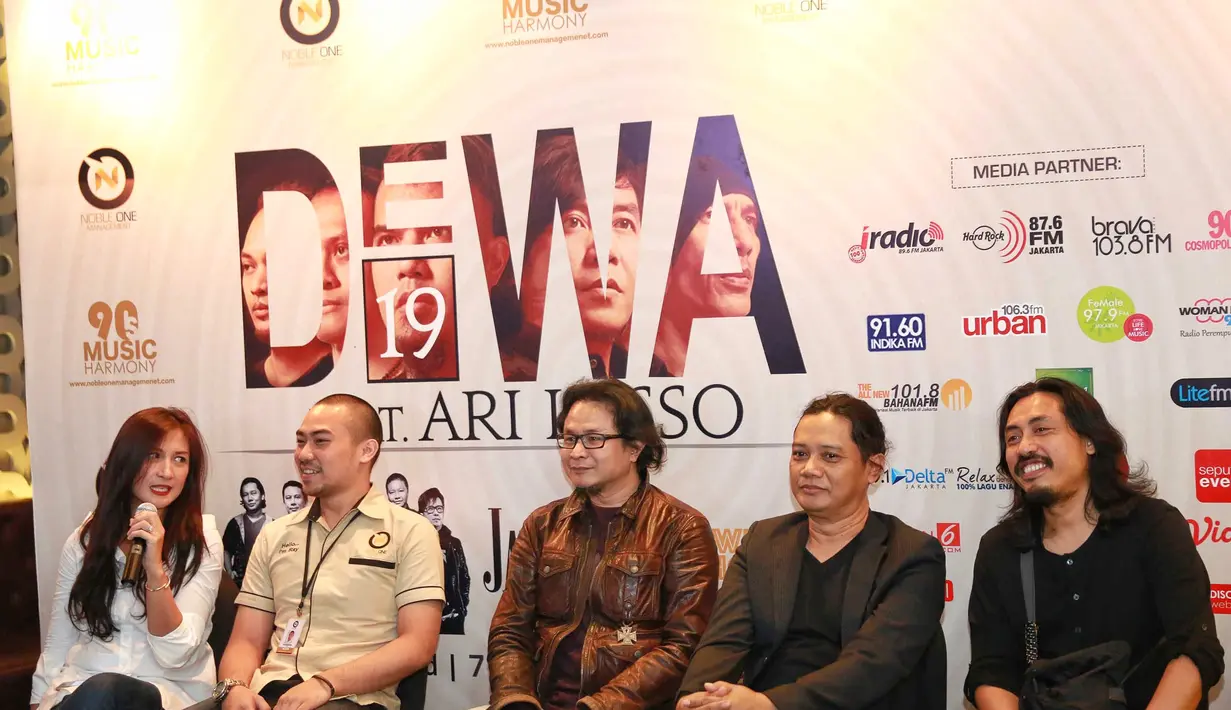 "Kenapa Dewa 19 sama Java Jive, kita bikin list siapa aja talent yang masa keemasannya tahun 90an tapi masih eksis, ternyata pas dilist lebih dari 20 talent,” ungkap promotor konser. (Adrian Putra/Bintang.com)
