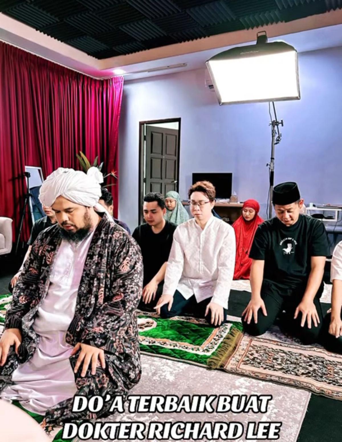 Deretan Artis yang Memilih Mualaf Dibimbing Ustaz Derry Sulaiman, Ini Perjalanannya