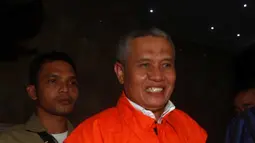 Ruslan Abdul Gani usai menjalani pemeriksaan di KPK, Jakarta, Rabu (16/3/2016). Ruslan diduga melakukan mark up pembangunan dermaga pada Kawasan Pelabuhan dan Perdagangan Bebas Sabang tahun 2011, Jakarta, Rabu (16/3/2016). (Liputan6.com/Helmi Afandi)