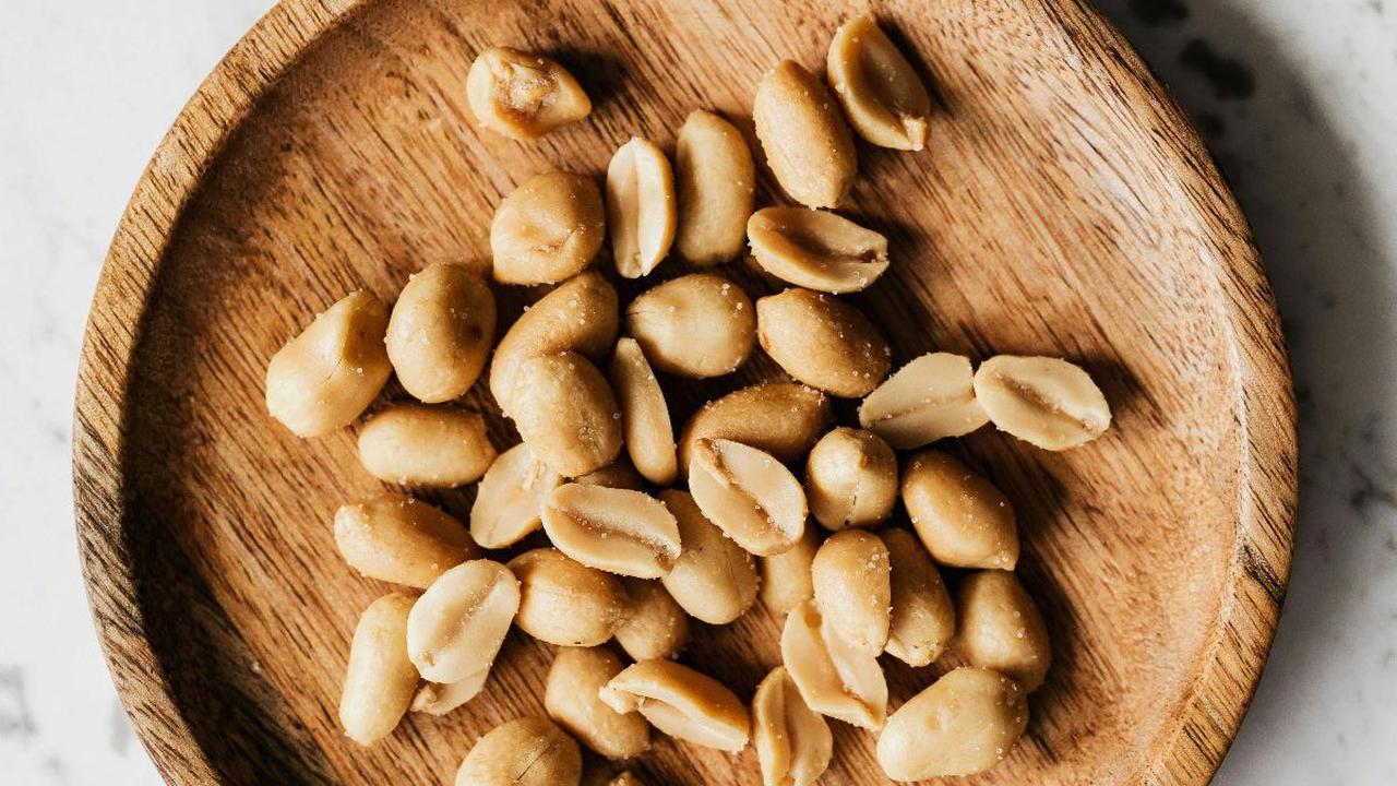 Apakah Kacang Menyebabkan Jerawat? Ini Penjelasan Medisnya