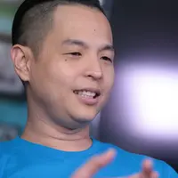 Pencapaian diluar ekspektasinya, akhirnya film kedua garapan Ernest Prakasa tembus 2 juta. Aktor dan pelawak tunggal itu mempunyai nazar saat filmnya bisa tembus hingga 2,5 juta penonton. (Adrian Putra/Bintang.com)