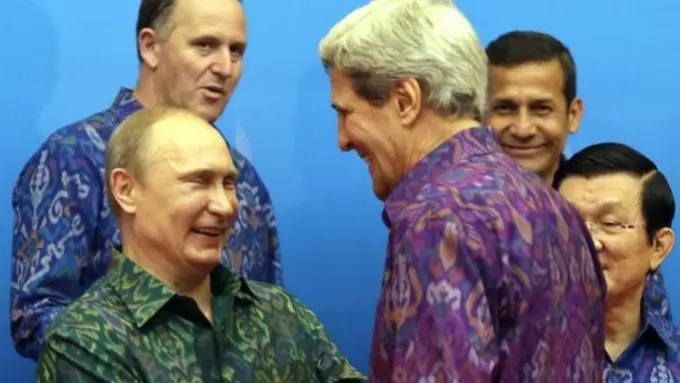 Hari Batik Nasional, 6 Tokoh Dunia Ini Ikut Bangga Mengenakannya