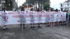 Pengungsi Sinabung yang telah mengungsi selama 7 tahun, menuntut kejelasan nasib ke pemerintah.