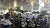 Para peserta Asian Para Games 2018 berfoto bersama di Bandara Soekarno-Hatta, Tangerang, Banteng, sebelum kembali ke negaranya. (foto: Inapgoc)