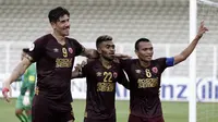 Striker PSM Makassar, Ferdinan Sinaga, melakukan selebrasi usai mencetak gol ke ke gawang Shan United pada laga Piala AFC 2020 di Stadion Madya, Senayan, Jakarta, rabu (26/2). PSM menang 3-1 atas Shan United. (Bola.com/Yoppy Renato)