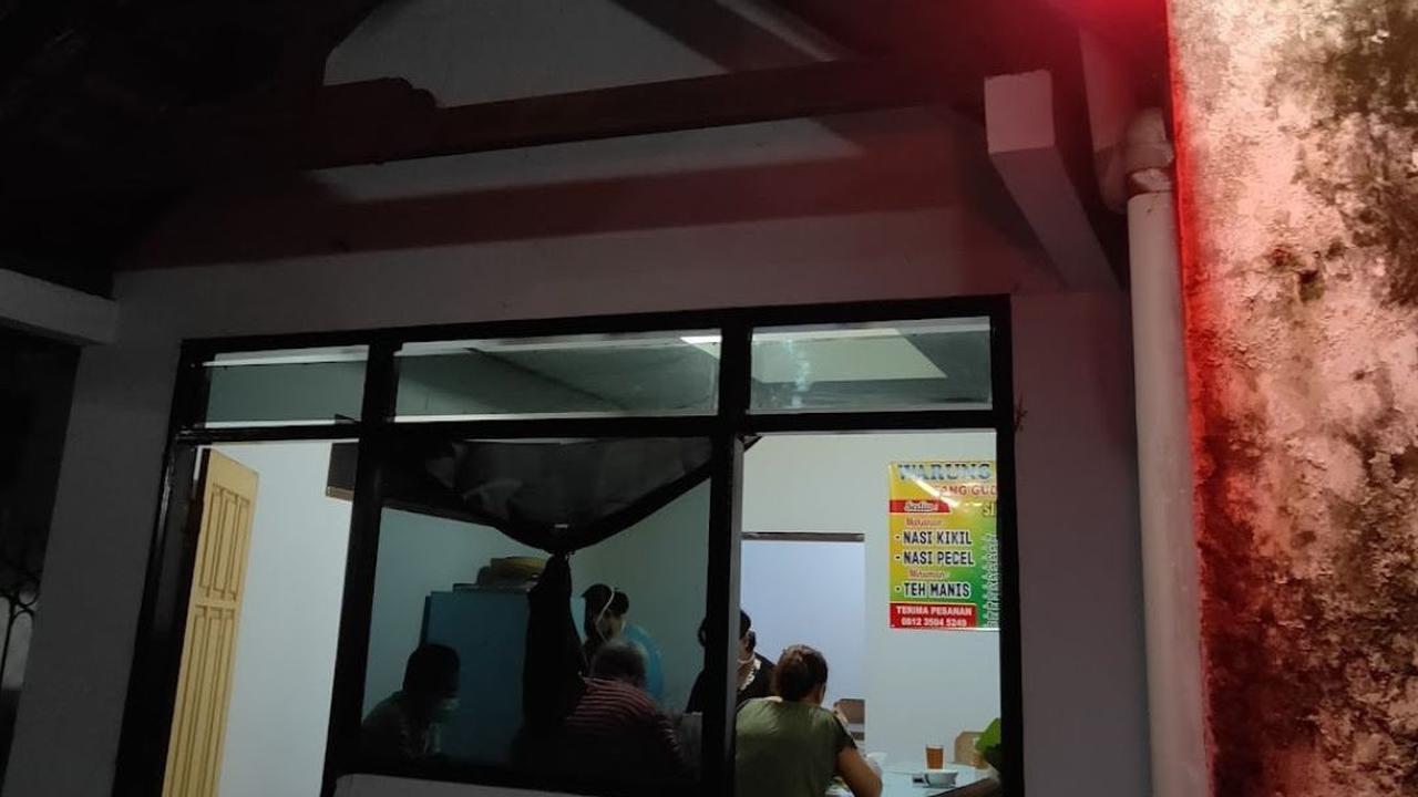 Hanya Buka 2 Jam, Warung Sederhana di Jombang Ini Pakai Lampu Warna-warni untuk Beri Pengumuman Pelanggan