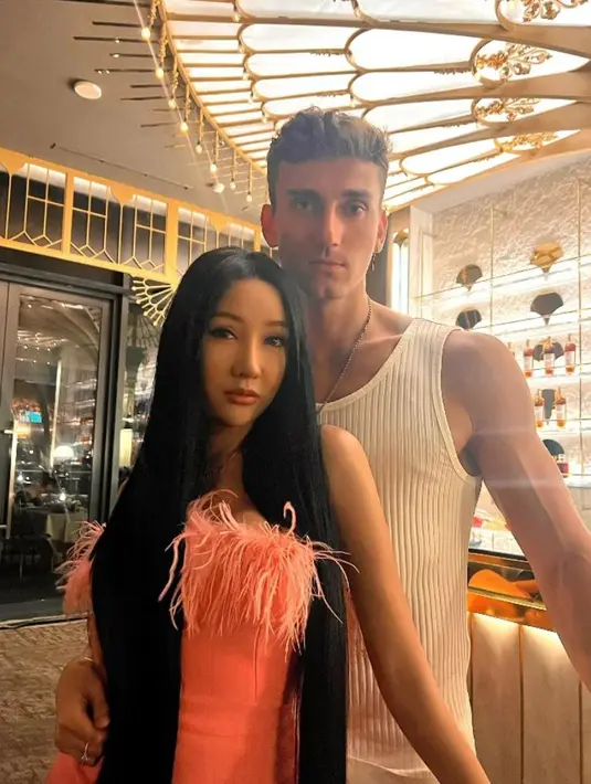 “Adam dan Supriadi,” komentar salah satu netizen. “Adam ketemu Wahyu,” timpal lainnya. [Foto: IG/lucintaluna_manjalita].