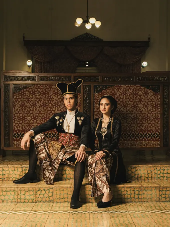 Bak Raja dan Ratu Kerajaan, 8 Pesona El Rumi dan Syifa Hadju di Pemotretan Prewedding Adat Jawa Curi Perhatian