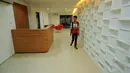 Tampilan kantor PSSI di Pintu IX Gelora Bung Karno Jakarta usai direnovasi selama lebih kurang 10 bulan. Tampak salah satu lorong yang ada di dalam kantor PSSI. Foto diambil pada 5 Januari 2015. (Liputan6.com/Helmi Fithriansyah)