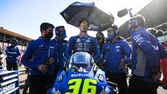 Joan Mir merupakan pembalap pertama Suzuki yang berhasil menjadi juara dunia pada era MotoGP, yaitu pada tahun 2020 lalu. Padahal, kala itu, Mir baru memasuki musim keduanya di pabrikan asal Jepang tersebut. Ia sukses meraih trofi usai mencatat sekali meraih kemenangan dan tujuh kali naik podium. (AFP/Patricia De Melo Moreira)