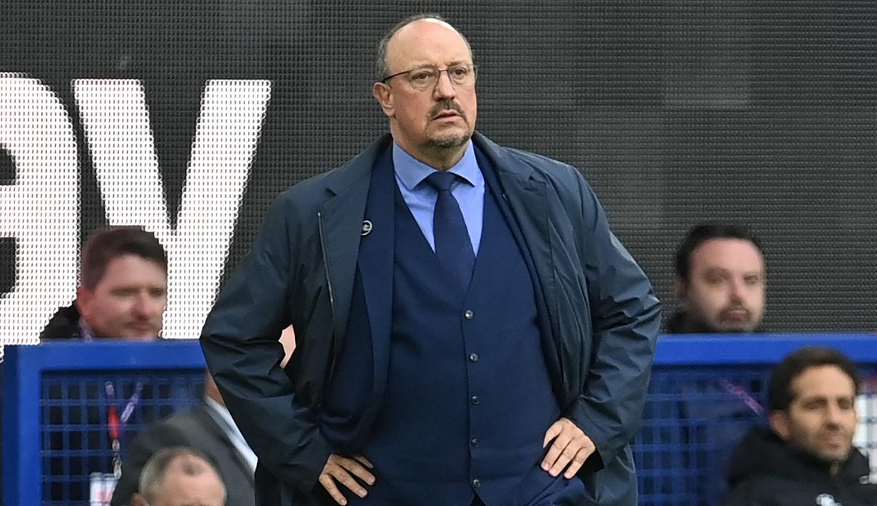 Rafael Benitez. Dengan segudang pengalaman di Liga Inggris, ia dipercaya menangani Everton mulai musim ini. Nyatanya, semua berjalan tak sesuai harapan. The Toffees masih tampil angin-anginan. Terbaru, Everton takluk 2-5 dari Watford meski bermain di kandang sendiri. (AFP/Paul Ellis)