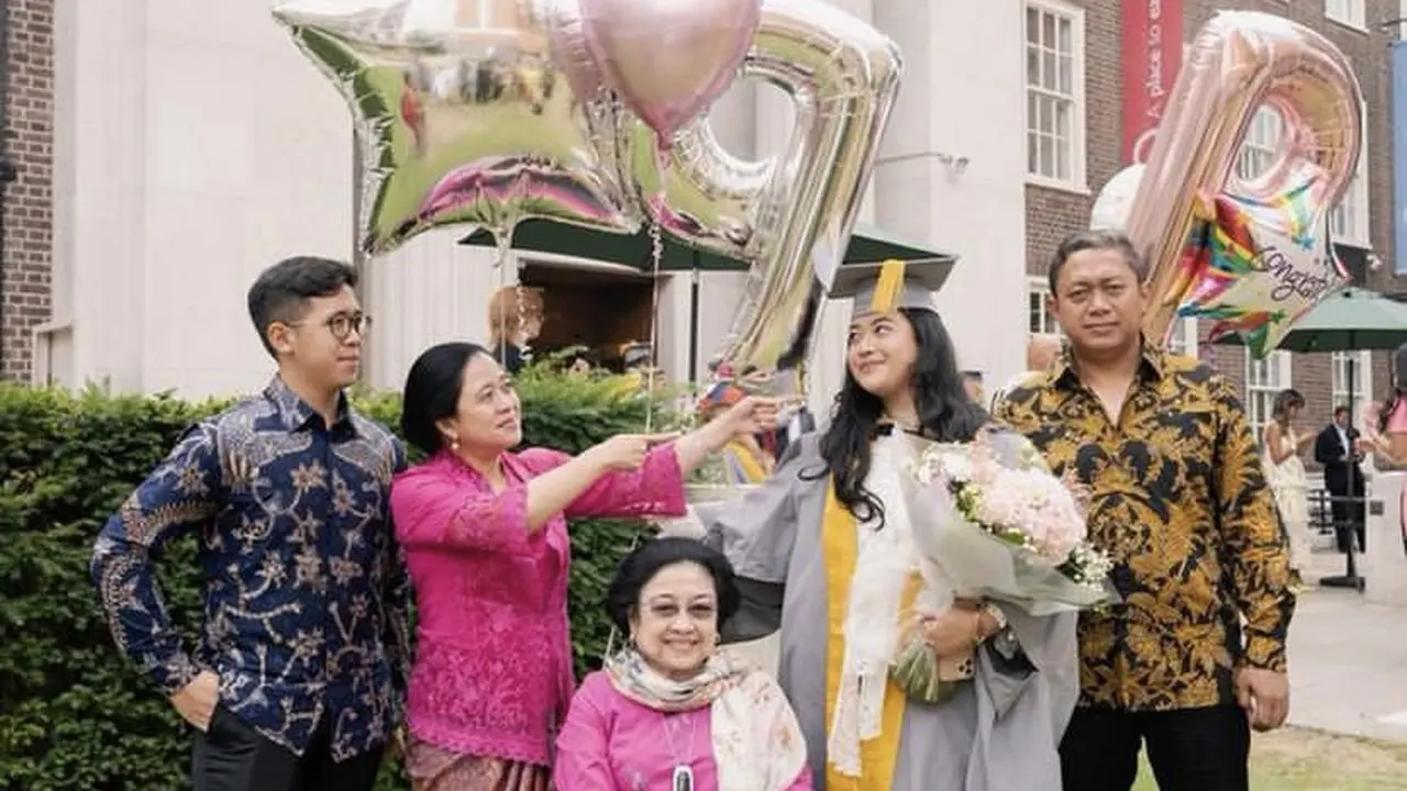 Tampilan Puan Mahari saat menghadiri kedua anaknya wisuda di London